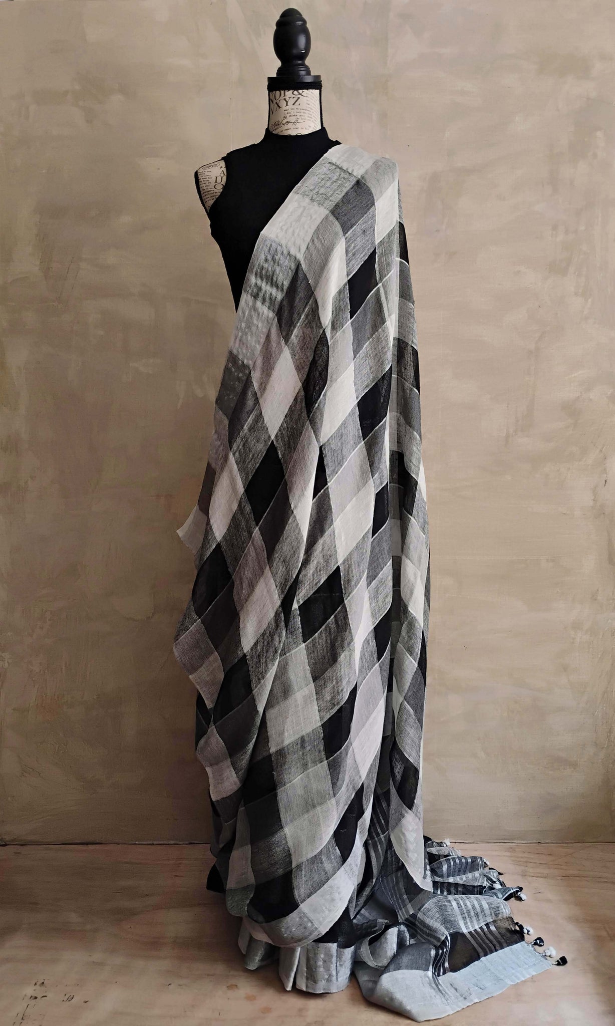 a20 Ida Sari | Soft Linen & Silver Zari | Ready To Ship