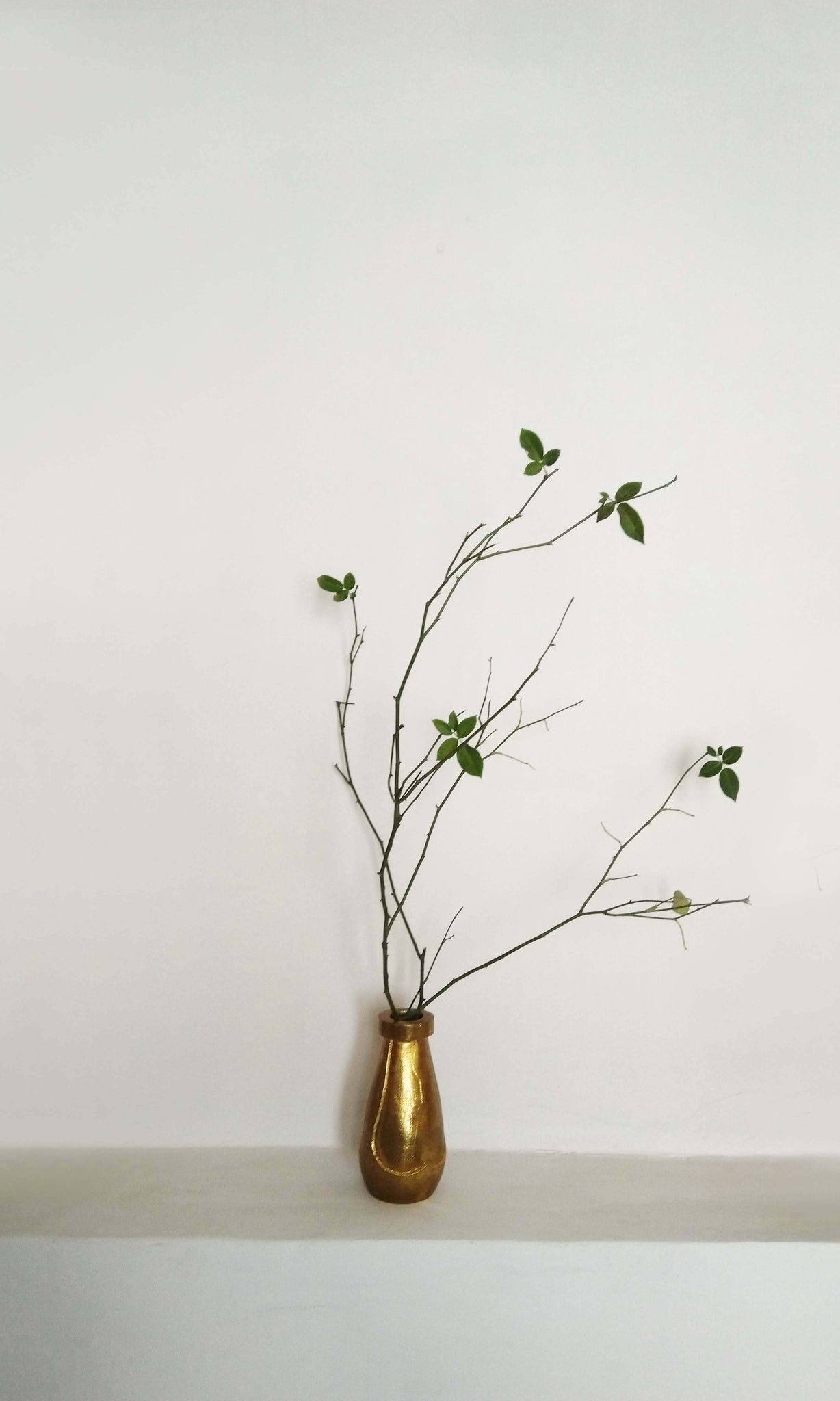 v25 Metallic Vase | Fine Crafted Metal Alloy In Matte Gold